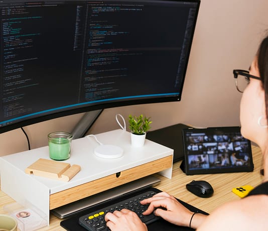 How to Choose a Monitor for Freelance Work