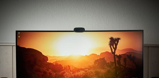 Are curved monitors good for content creation?