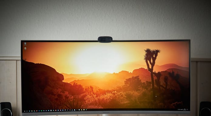 Are curved monitors good for content creation?