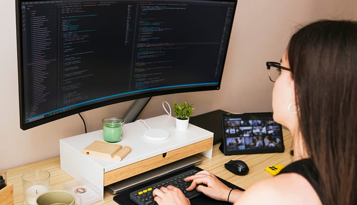 How-to-Choose-a-Monitor-for-Freelance-Work How to Choose a Monitor for Freelance Work