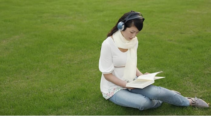 Best Bluetooth Headphones Under 200 – Buying Guide Best Bluetooth Headphones Under 200